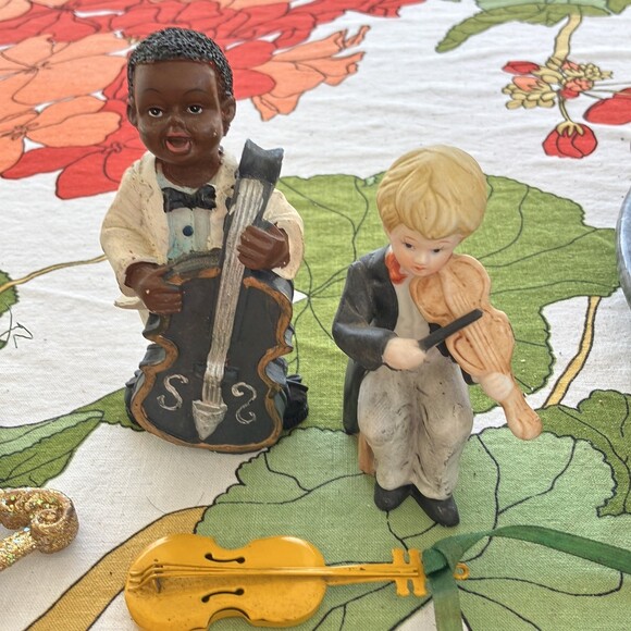 Musical Vintage Christmas Collection - Basket of Entertainment 11 Pieces Vintage - Picture 6 of 7